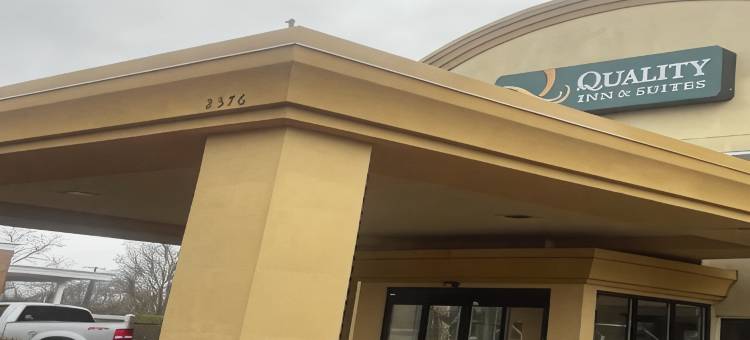 安阿伯高速公路23号凯艺套房酒店(Quality Inn & Suites Ann Arbor Hwy 23)图片