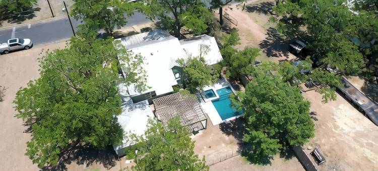 梅花豪斯距离主街2个街区，设有游泳池和温泉浴！(Clover Haus 2 Blks to Main St with Pool and Spa!)图片