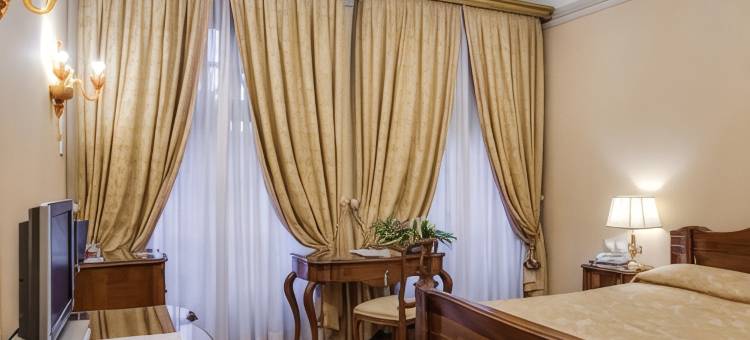 福娜罗丽别墅皇宫酒店(Villa Fenaroli Palace Hotel)图片