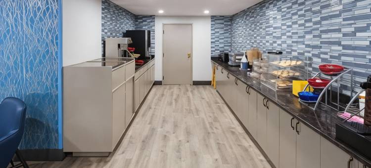 西北印第安纳波利斯戴斯套房酒店(Days Inn & Suites by Wyndham Northwest Indianapolis)图片