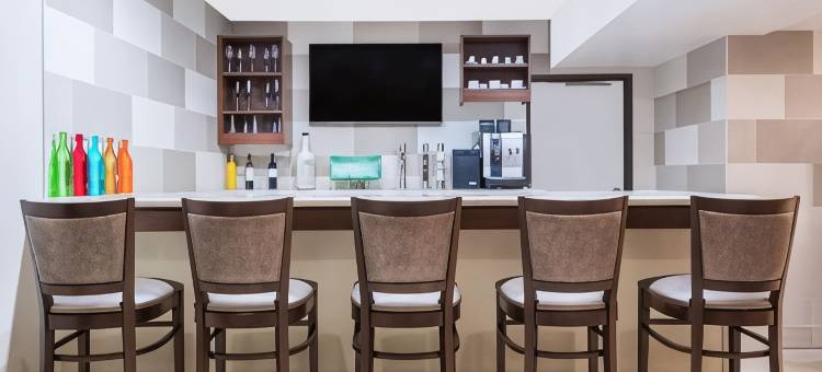 明尼阿波利斯黄金谷华美达酒店(Ramada by Wyndham Minneapolis Golden Valley)图片