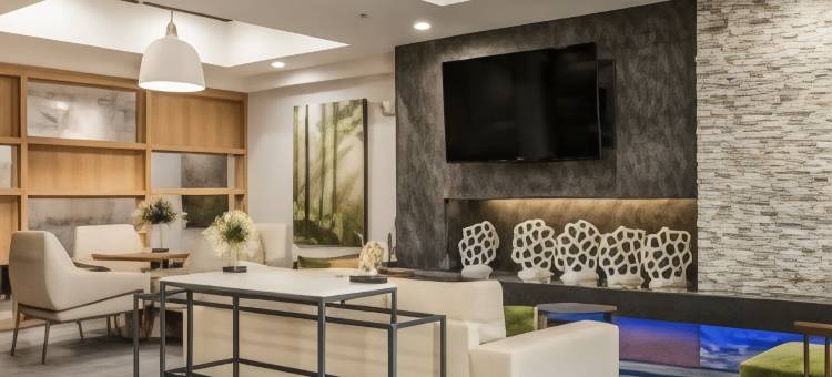 格林斯伯勒体育馆区万枫套房酒店(Fairfield Inn & Suites Greensboro Coliseum Area)图片