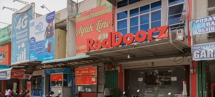 红多兹酒店-近巴淡岛波塔尼亚广场1号(RedDoorz Near Plaza Botania 1 Batam)图片