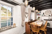 Stunning house right by the sea, spectacular far reaching sea views in Polperro - Country Houses