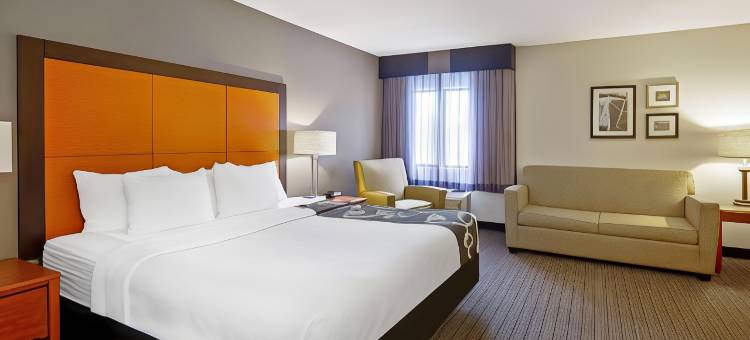 赫尔希哈里斯堡机场拉昆塔温德姆套房酒店(La Quinta Inn & Suites by Wyndham Harrisburg Airport Hershey)图片