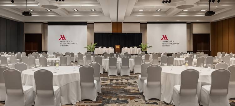 布卢明顿诺尔玛万豪酒店及会议中心(Bloomington-Normal Marriott Hotel & Conference Center)图片