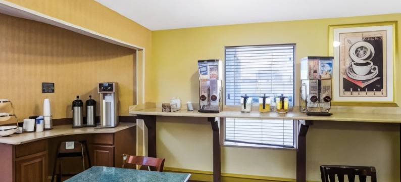 南菲耶斯塔公园罗德威套房酒店(Rodeway Inn & Suites South of Fiesta Park)图片