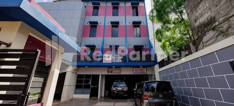 托巴纳RedPartner宾塔罗酒店(Tobana House Bintaro RedPartner)图片