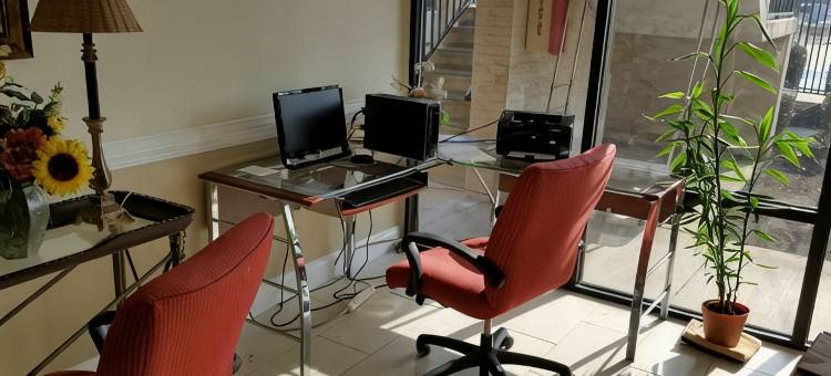威廉斯堡克罗尼尔温德姆戴斯套房酒店(Days Inn & Suites by Wyndham Williamsburg Colonial)图片