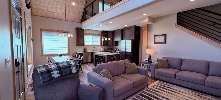 带门廊的森林度假4卧室3浴室新建木屋，WiFi、空调(Newly built Porchside Forest Getaway 4-bedroom 3-bath cabin WiFi, AC.)图片