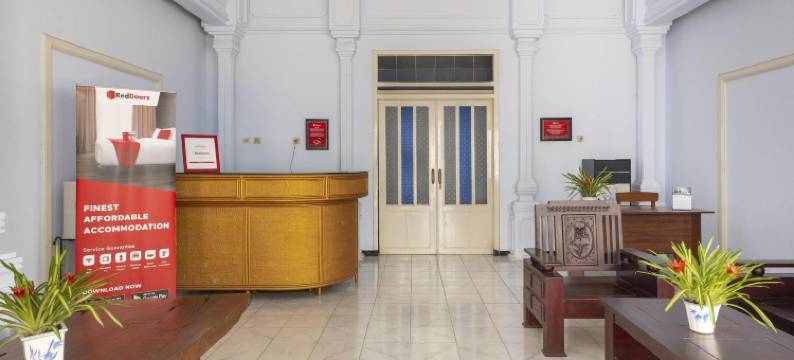 红门修拉伊亚酒店@ 朋多窝索市中心(RedDoorz Syariah @ Bondowoso City Center)图片