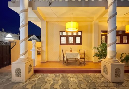 Rivinson Hotel Overview