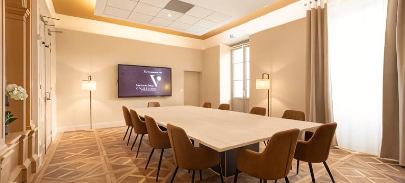 多梅纳和瓦林奇斯城堡酒店(Domaine et Chateau de Valinches - Hotel & Restaurant)图片