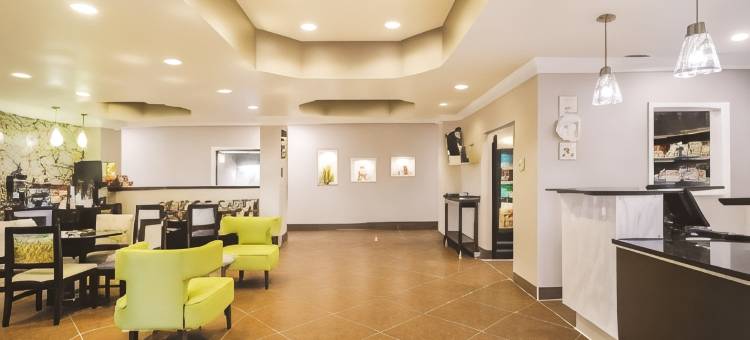 路易维尔东拉昆塔温德姆套房酒店(La Quinta Inn & Suites by Wyndham Louisville East)图片
