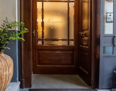 Hotel NeapolisHotel Overview