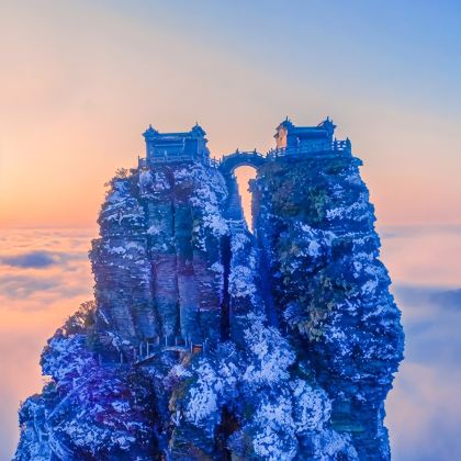 贵州梵净山+铜仁大峡谷+凤凰古城3日2晚拼小团