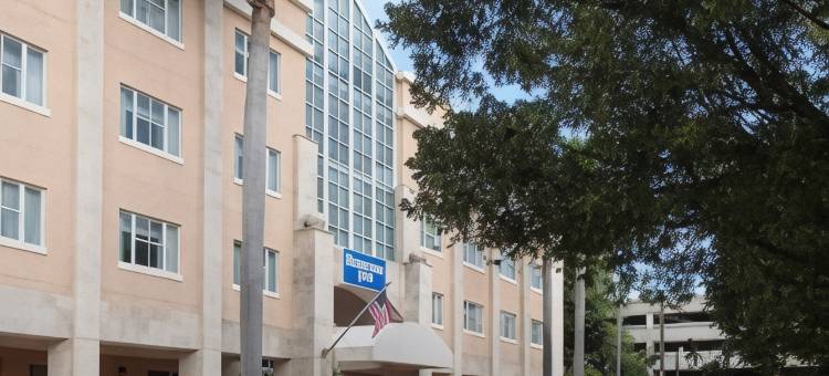 南迈阿密-科勒尔盖布尔斯罗德威旅馆(Rodeway Inn South Miami - Coral Gables)图片