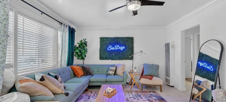 雅致四卧室度假屋，配有停车位, 游戏设施 & 火盆(Chic 4Br Rental w/ Parking, Games & Fire Pit)图片