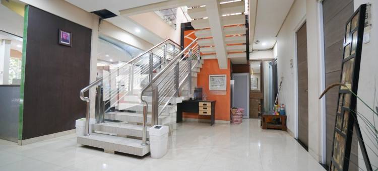 Tirta Mansion Lippo Karawaci Mitra RedDoorz图片
