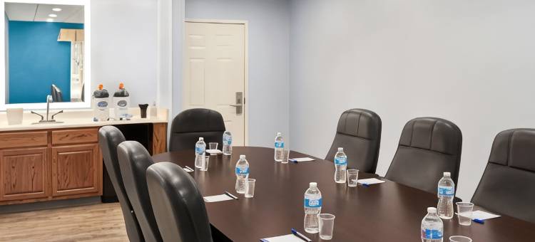 亨德森-牛津呗盟套房酒店(Baymont by Wyndham Henderson Oxford)图片