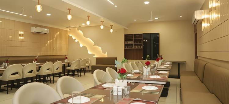 瓦提卡宫酒店纳尔马达普拉姆(Hotel Vatika Palace)图片