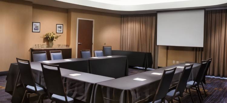 费耶特维尔万怡酒店(Courtyard Fayetteville)图片