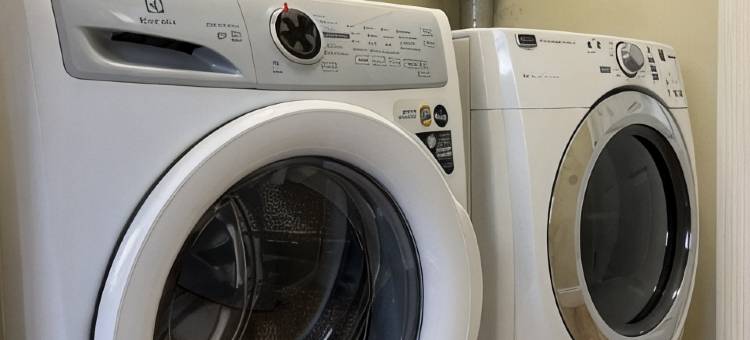 高贵林中心购物中心3卧1卫合住房屋(Coquitlam Centre Mall 3 Bed 1 Bath in a Shared House)图片