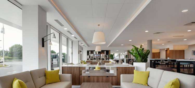 伦敦斯坦斯特德机场希尔顿欢朋酒店(Hampton by Hilton London Stansted Airport)图片