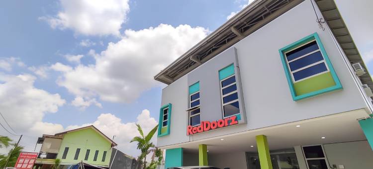 红门酒店清真-近萨特里亚体育馆区(RedDoorz Syariah Near Gor Satria Area)图片