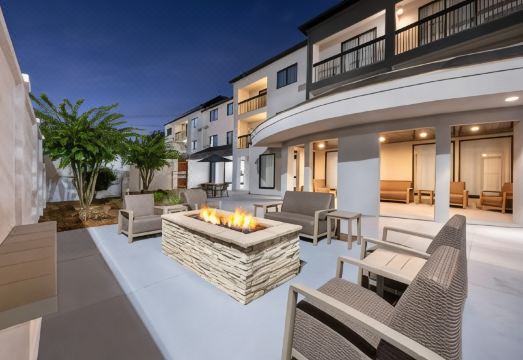 Courtyard Mobile Hotel Overview