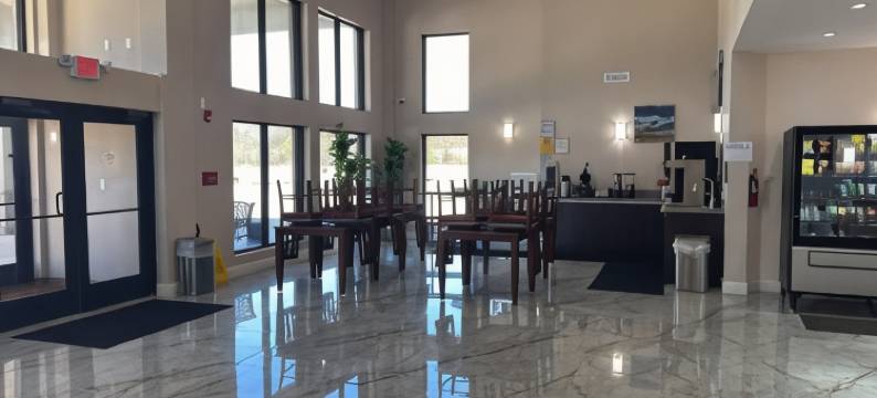 皇家旅馆及套房(Royal Inn & Suites)图片