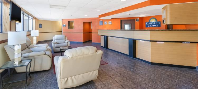 麦迪逊高地戴斯套房酒店(Days Inn & Suites by Wyndham Madison Heights MI)图片