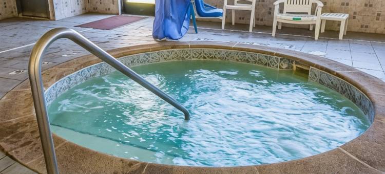 安阿伯高速公路23号凯艺套房酒店(Quality Inn & Suites Ann Arbor Hwy 23)图片