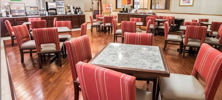 克里斯特尔莱克-阿尔冈金舒适酒店(Comfort Inn Crystal Lake - Algonquin)图片