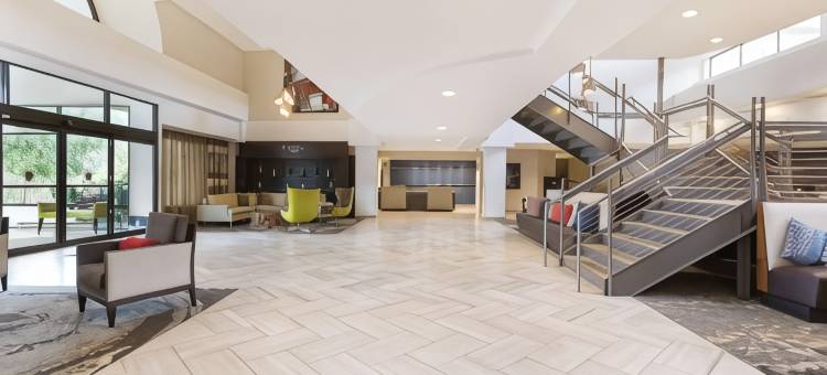 纳什维尔机场逸林酒店(DoubleTree Suites by Hilton Hotel Nashville Airport)图片