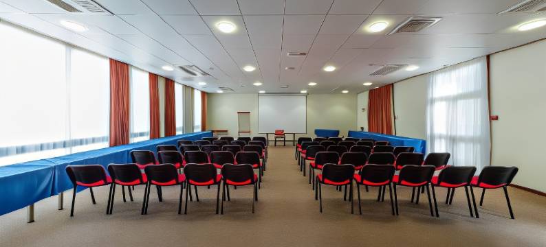 蒙吕松诺米斯涅里斯(Noemys Neris Montlucon - Hotel Restaurant)图片