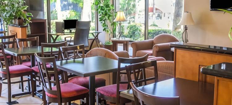 里布凯艺酒店-近UCR和市区(Quality Inn Riverside Near UCR and Downtown)图片