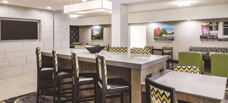 米利奇维尔拉昆塔温德姆套房酒店(La Quinta Inn & Suites by Wyndham Milledgeville)图片