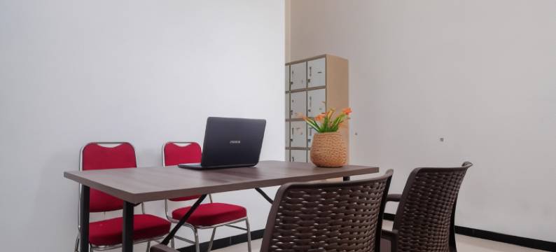 红门酒店-靠近蒂达尔大学马格elang(RedDoorz Syariah Near Universitas Tidar Magelang)图片