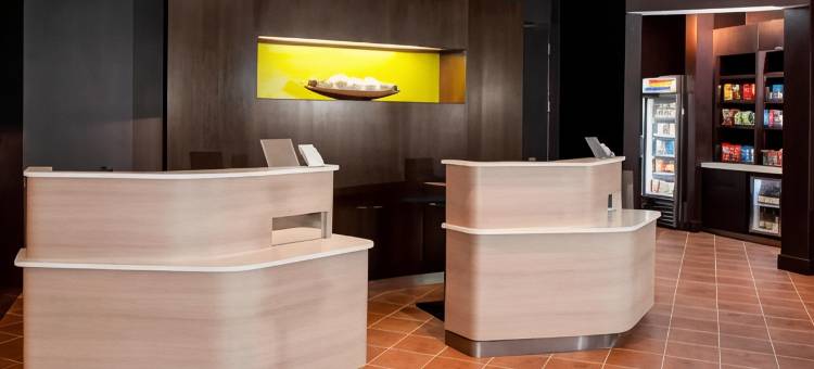 迪美市中心万怡酒店(Courtyard DeLand Historic Downtown)图片