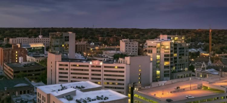 爱荷华市中心大学希尔顿花园酒店(Hilton Garden Inn Iowa City Downtown University)图片