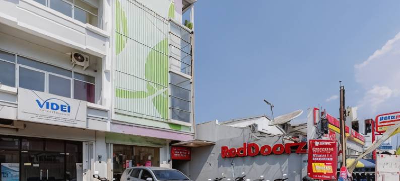 红多兹Plus酒店-近玛琅镇广场(RedDoorz Plus Near Malang Town Square)图片