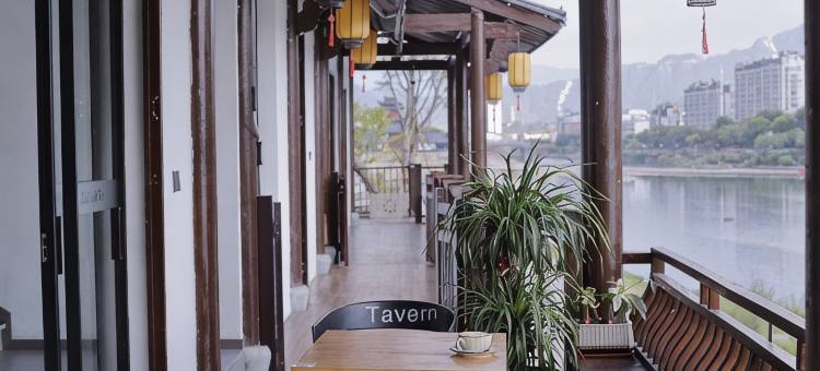 龙泉苏幕遮江景民宿(三江口店)图片