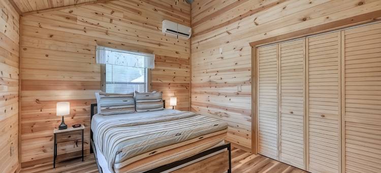 带有火坑和烧烤的乡村小屋 - 距离主街10分钟(Rustic Cabin with Firepit and Grill - 10 Mins to Main St)图片