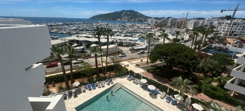 特雷斯托雷斯酒店(Hotel Tres Torres)图片