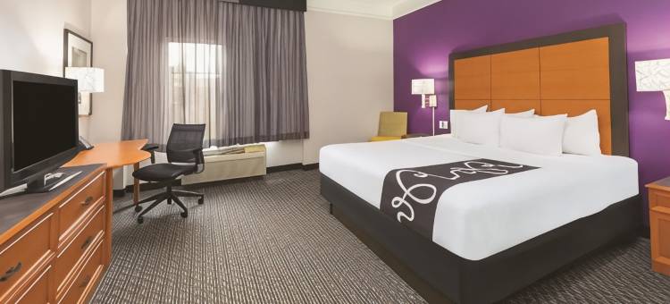 凤凰城迈措沃西拉昆塔温德姆套房酒店(La Quinta Inn & Suites by Wyndham Phoenix Mesa West)图片