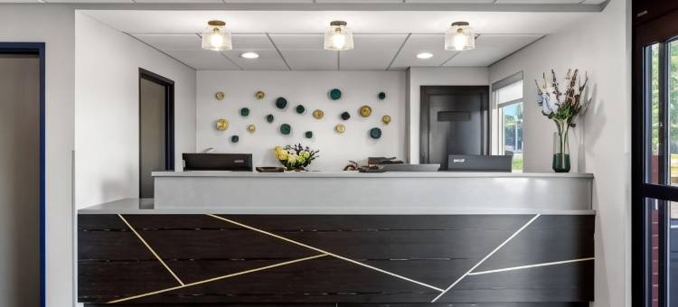 贝斯特韦斯特多斯韦尔酒店(Days Inn by Wyndham Doswell at the Park)图片