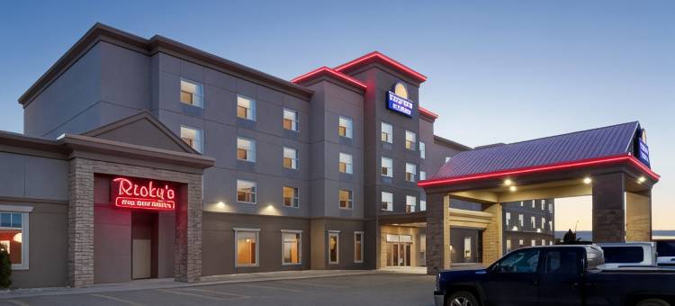 埃德蒙顿机场戴斯套房酒店(Days Inn & Suites by Wyndham Edmonton Airport)图片