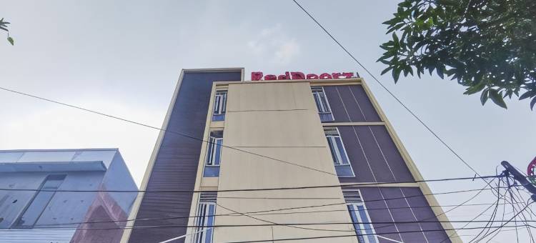 瑞德多兹普拉斯酒店 @ K23 朗库特马达雅(RedDoorz at K23 Rungkut Madya)图片