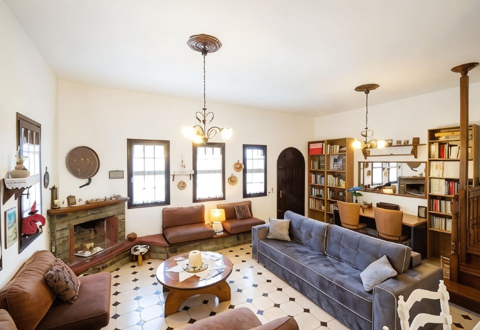 ΜAriza's Escape Hotel Overview